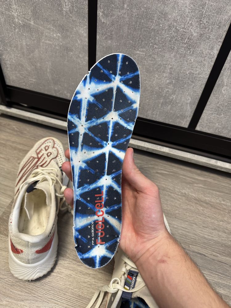 Кросівки New Balance FuelCell RC Elite v2