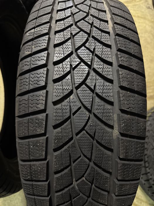 Шины б.у 235 50 R20 Goodyear UltraGrip Performance + 104T 4 шт