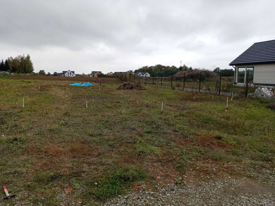 Sprzedam działkę budowlaną 10,5 [ar] w Zakrzycach koło Lutyni.