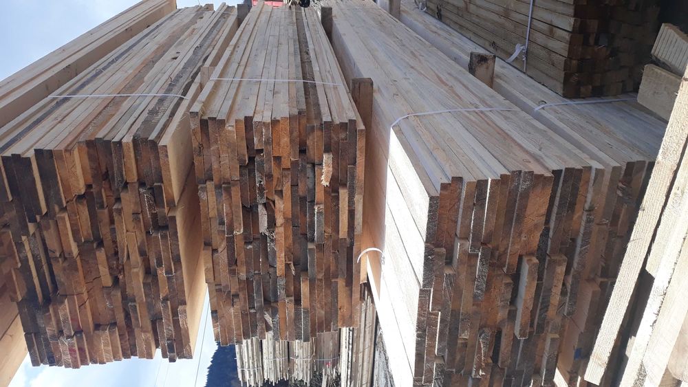 Deski szalunkowe Wieźba dachowa Stemple Łaty