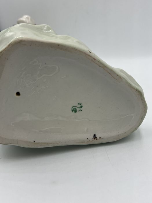 Figurka porcelanowa połonne wróżenie z płatków rumianku