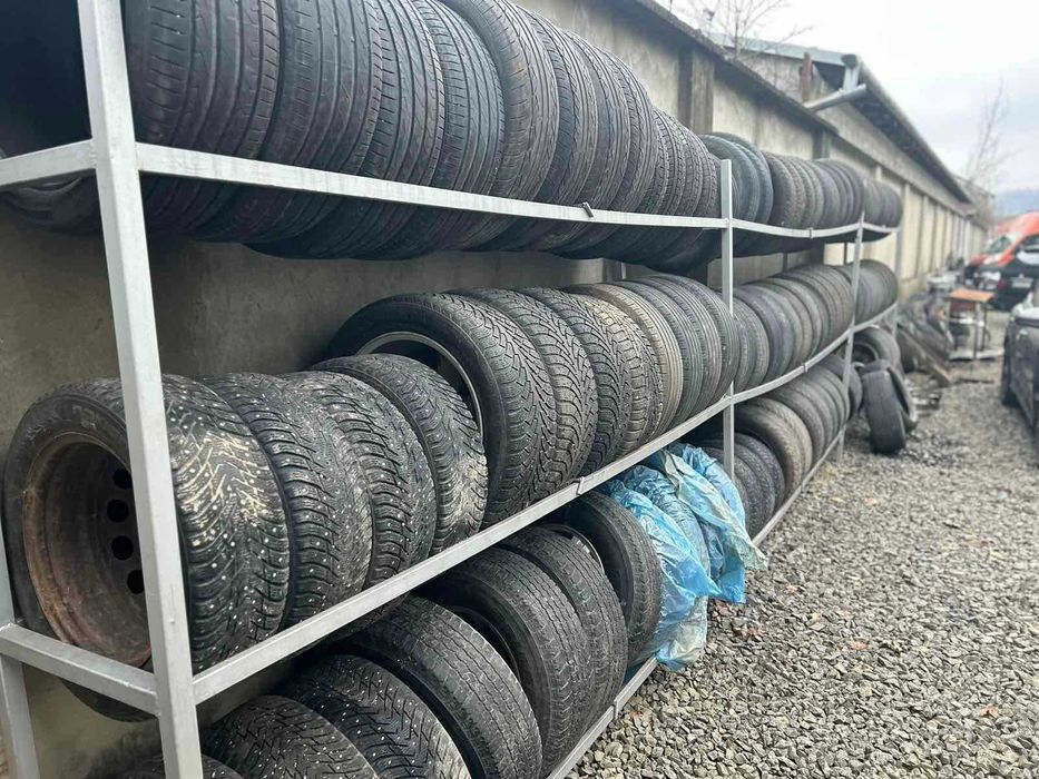 В продажі великий асортимент б/у літньої та зимової гуми на дісках
