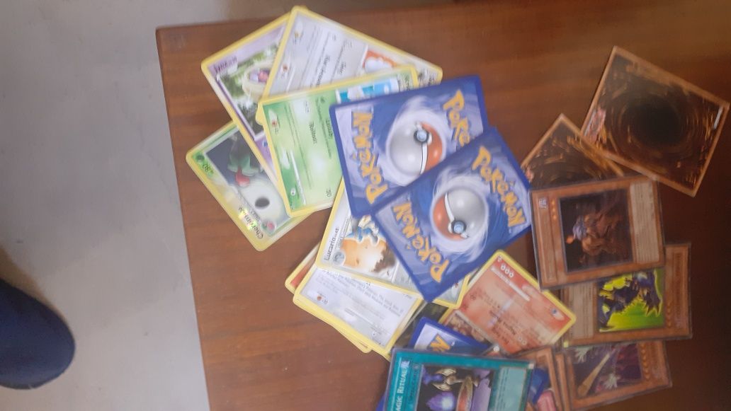 Lote cartas Pokemon Yu Gi Oh