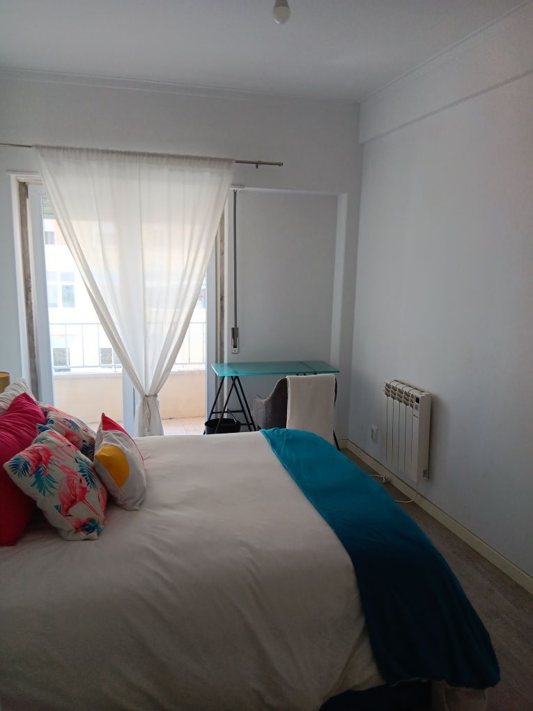 Disponivel em Agosto - Quartos no Cacém