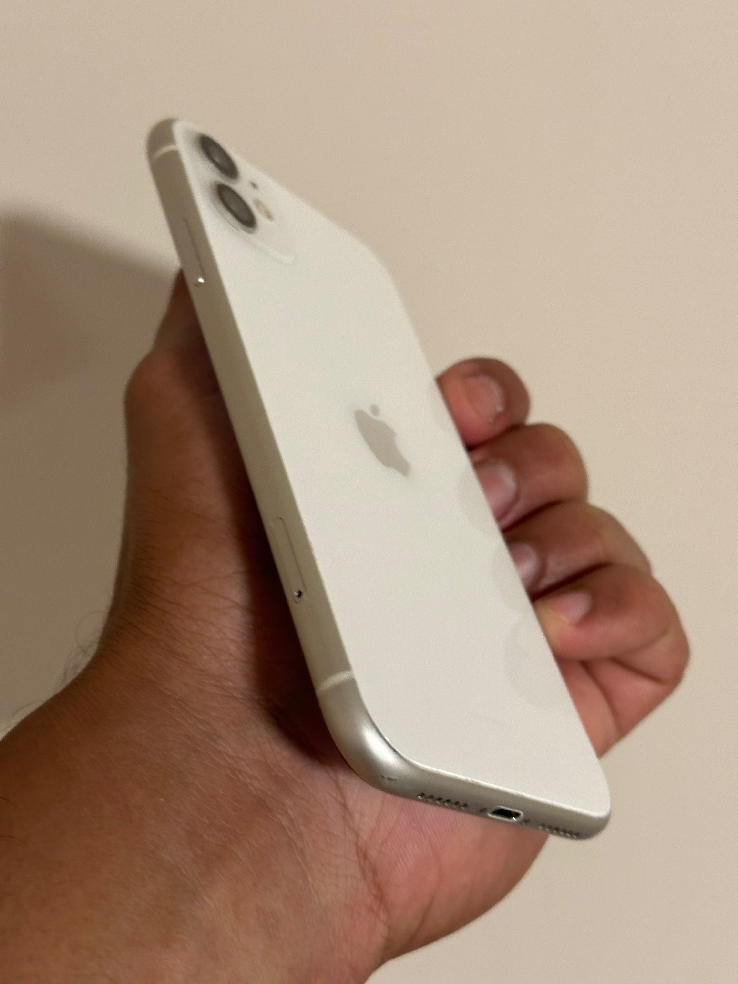 iPhone 11 branco 64 GB