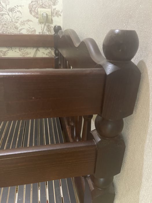 Продам деревяне односпальне ліжко