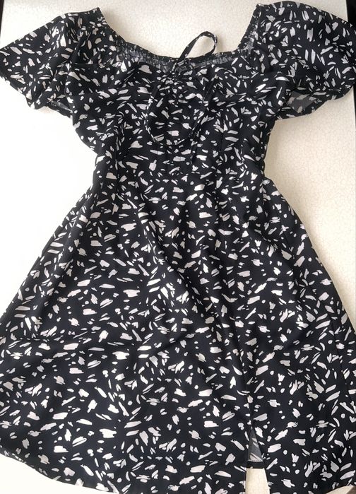 нарядна сукня та літній повсякденний сарафан