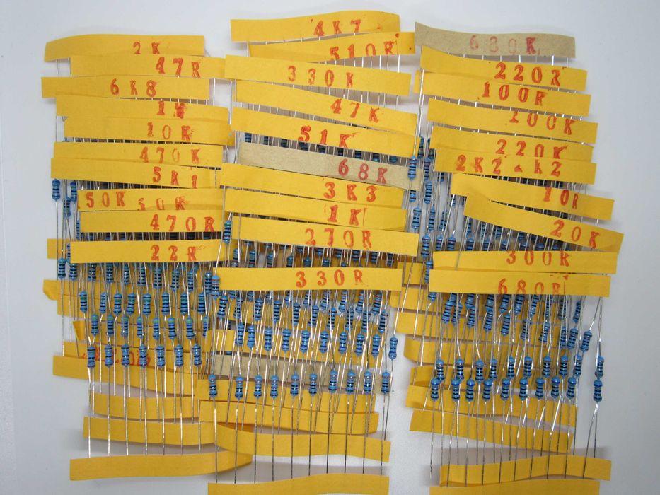 Наборы резисторов(1 Ом - 1 МОм) 300шт/600шт/820шт