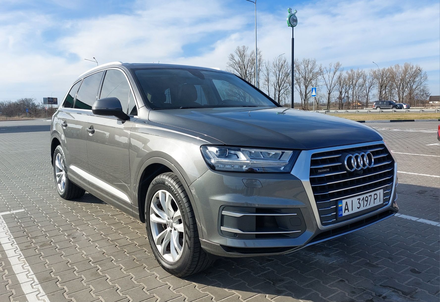 Продам Audi Q7 2019