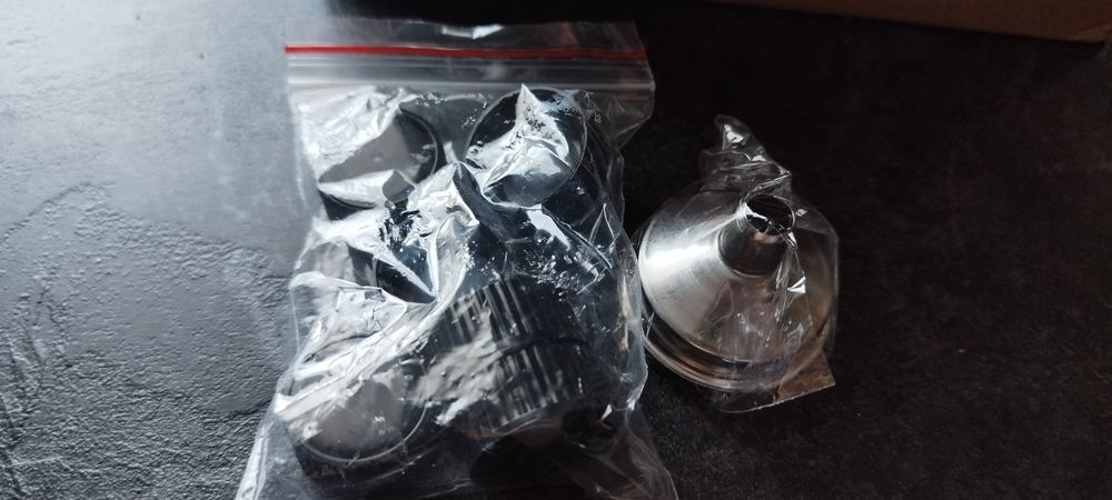 Buteleczki 6 sztuk 50ml zakręcane z lejkiem