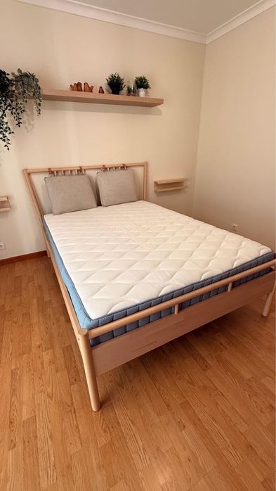 Cama casal com colchão IKEA