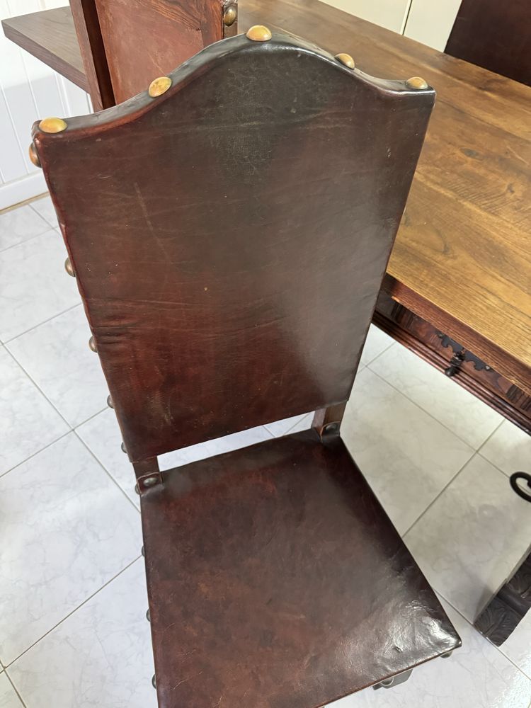 Conjunto mesa e cadeiras