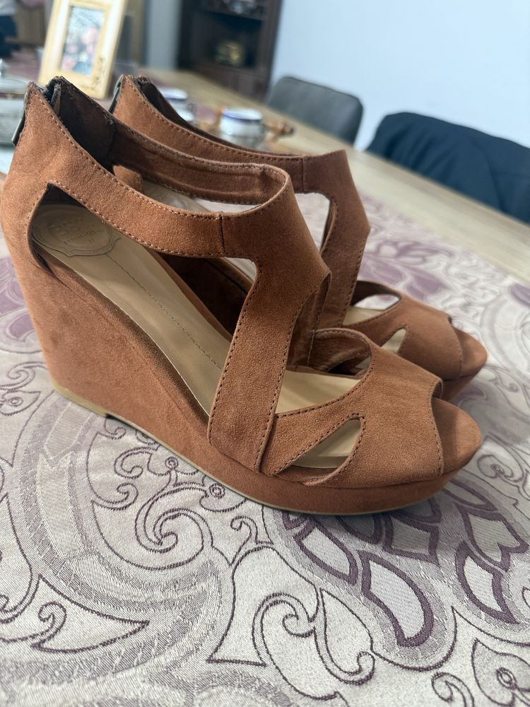 Sapatos Salto Alto Bershka Castanhos