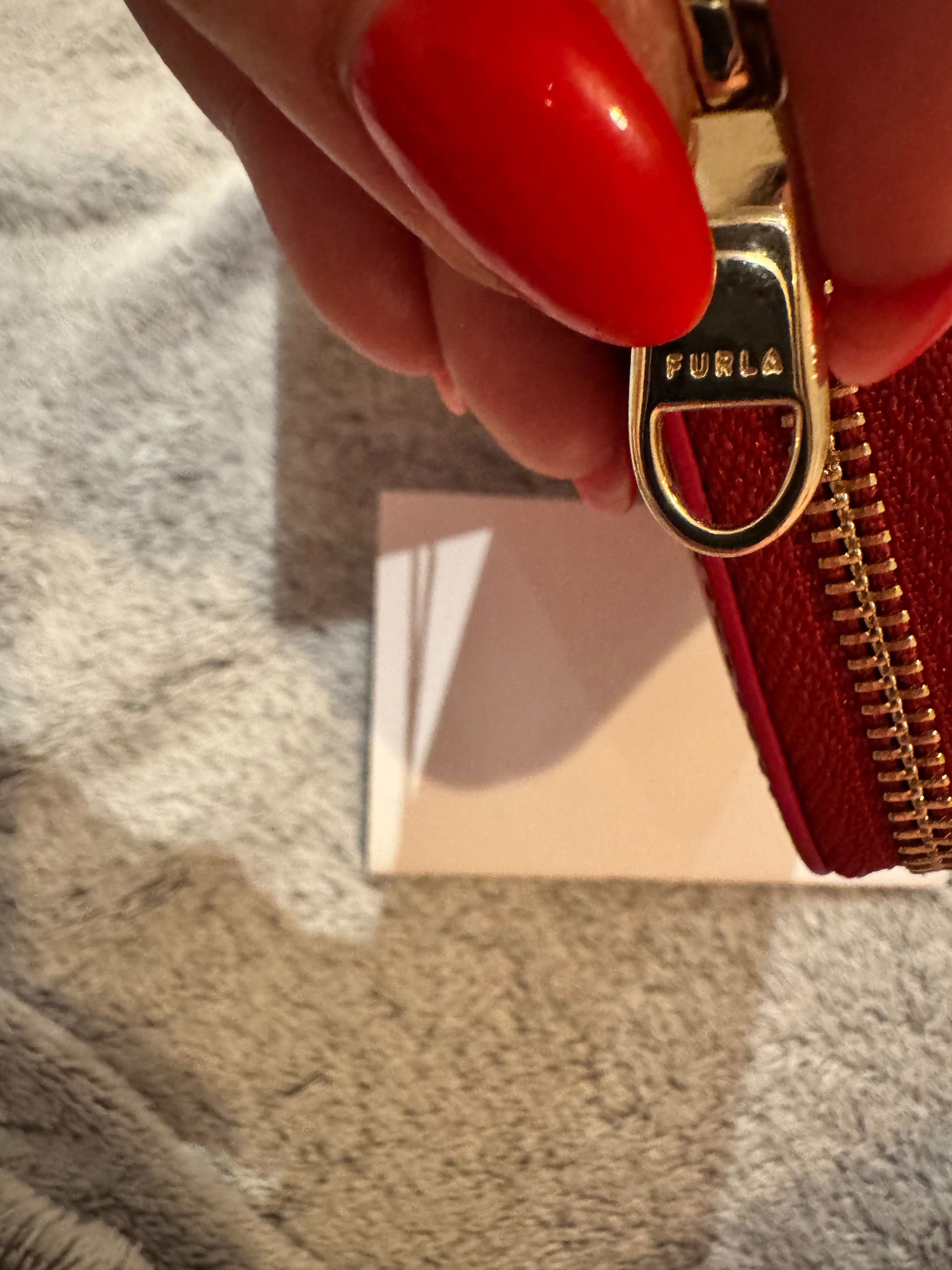 Nowy czerwony portfel Furla