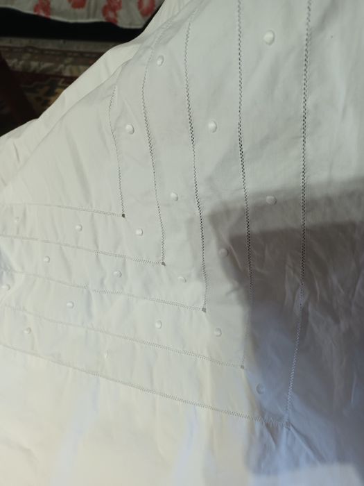 Bonito lençol em algodão com bordado  274x208 cm