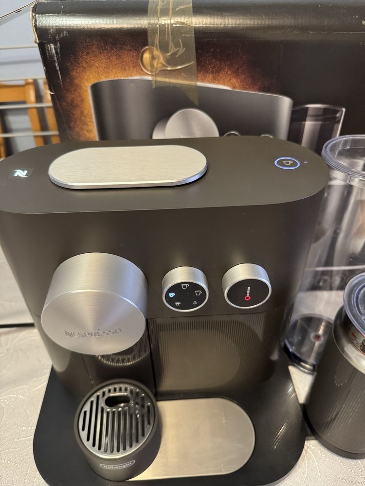 Nespresso Expret&milk delonghi  капсульна кофемашинка
