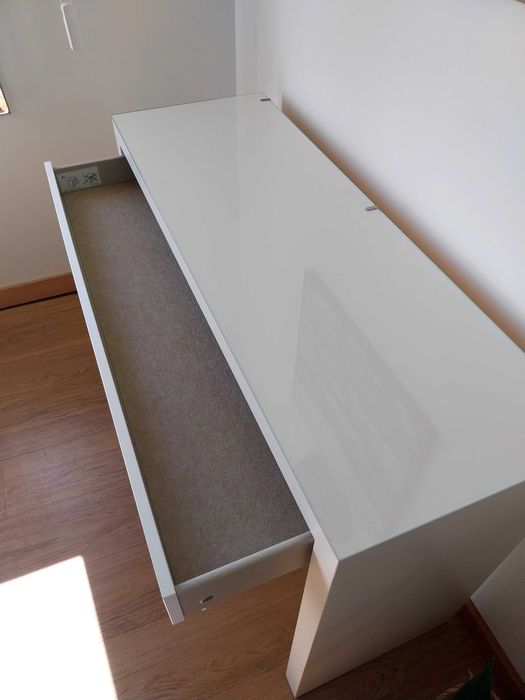 Mesa/ Toucador ikea OPORTUNIDADE