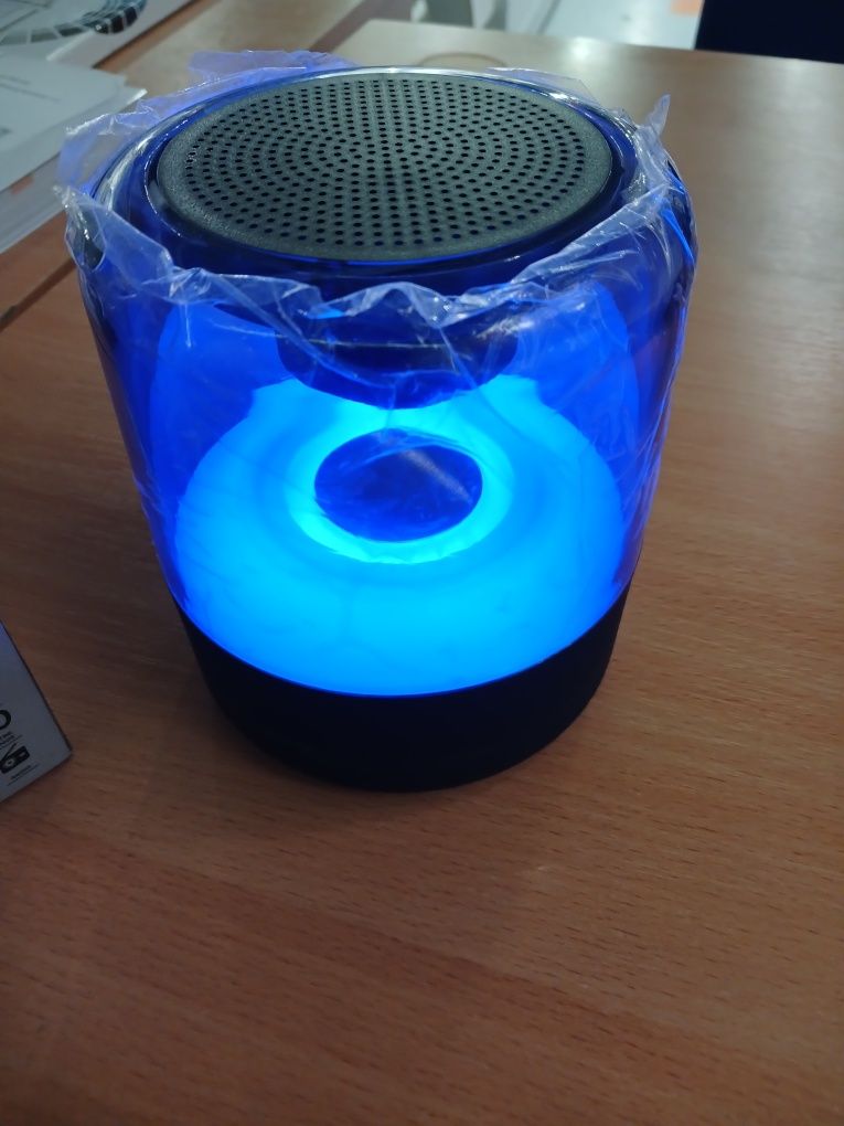 Портативна Bluetooth-колонка VIIDO зі світломузкою, різні кольори