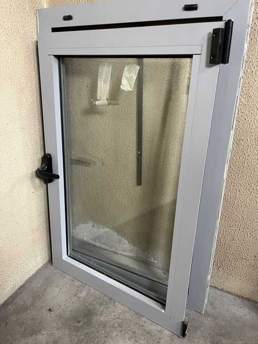 Janela de PVC térmica oscilobatente 73 x 107 direita