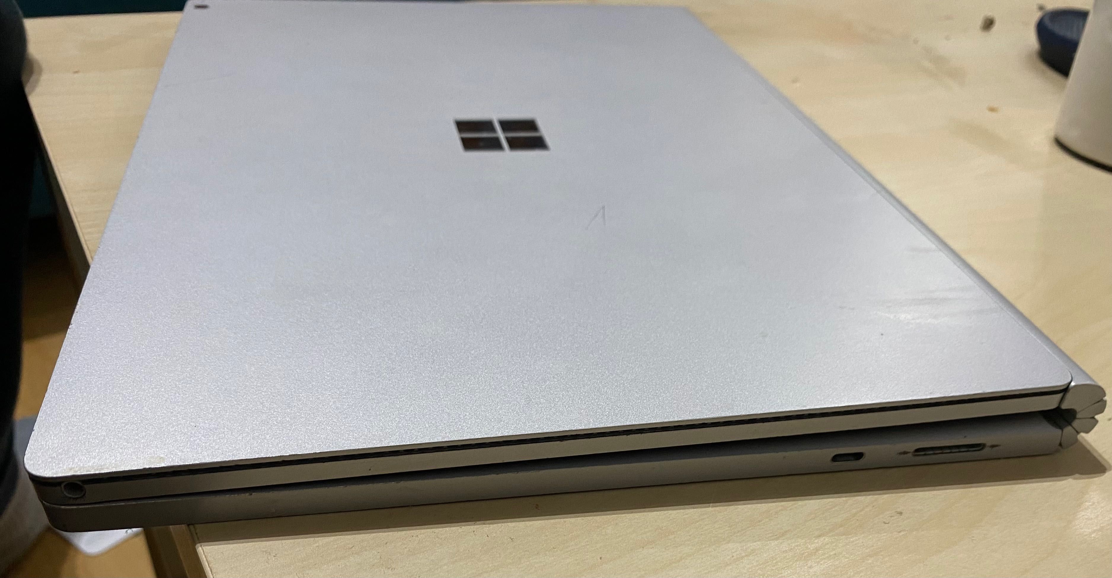 Microsoft surface book 2 i7 16gb gtx 1060 + stylus