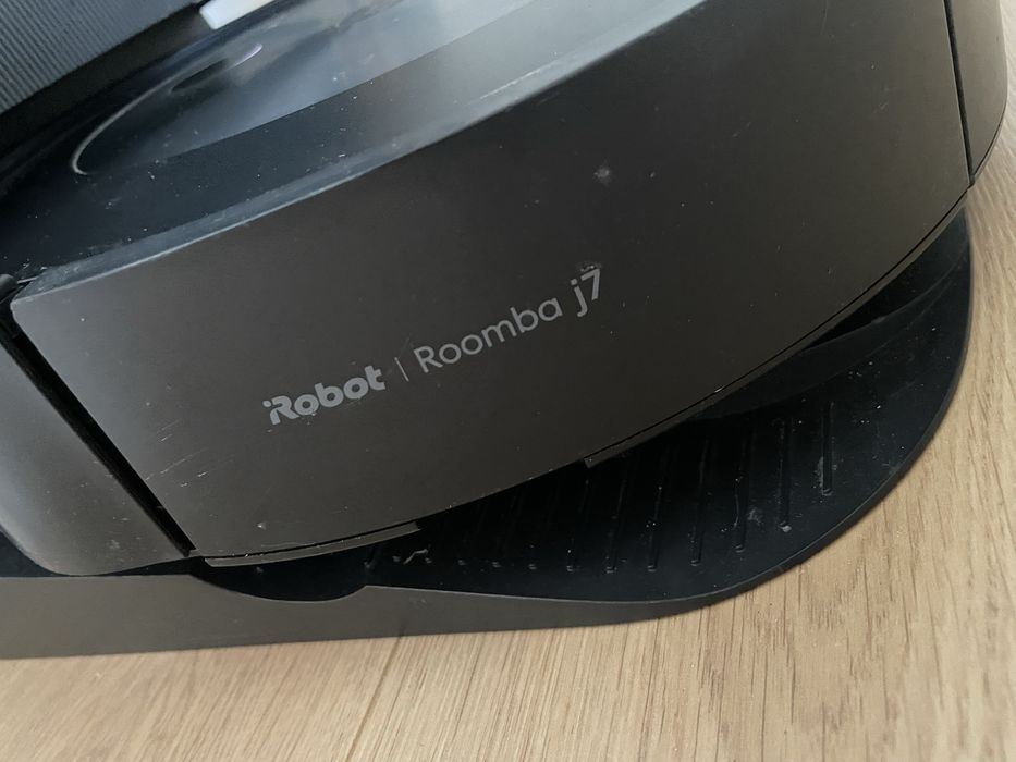 iRobot Roomba j7