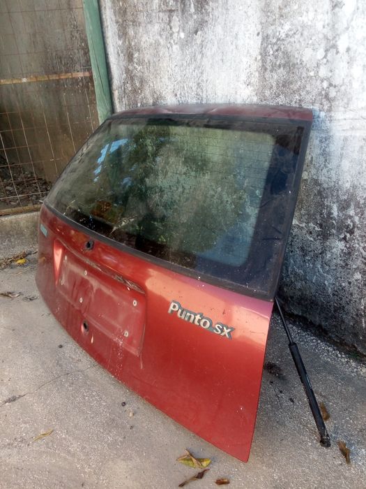 Fiat Punto mala traseira