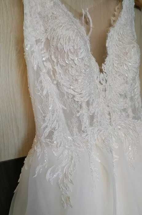 Suknia ślubna Agnes The One Ivory z welonem