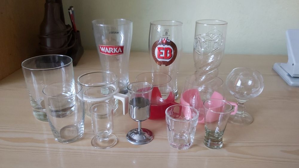 Szklanki ,filiżanki , miski ,dzbanki