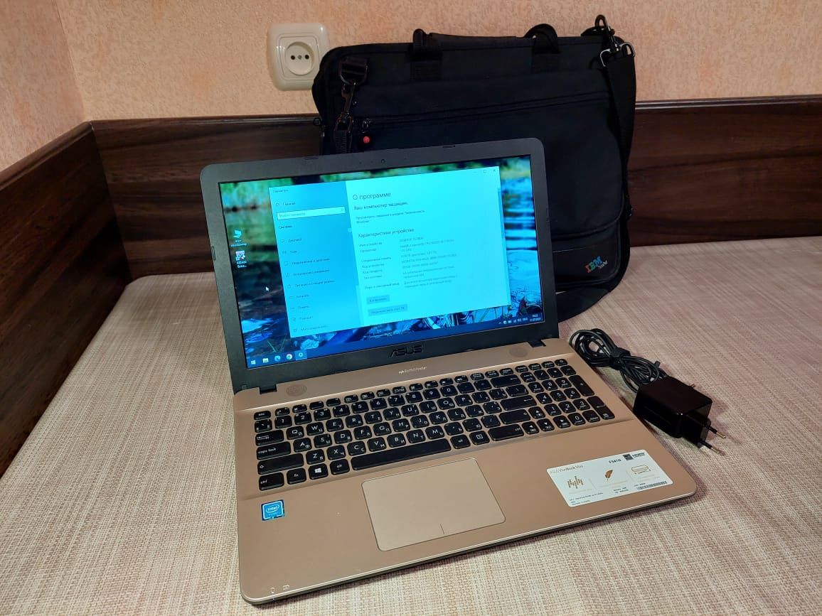 Ноутбук Asus intel inside+ Бонус Фирменная сумка Батарея держит 3 часа