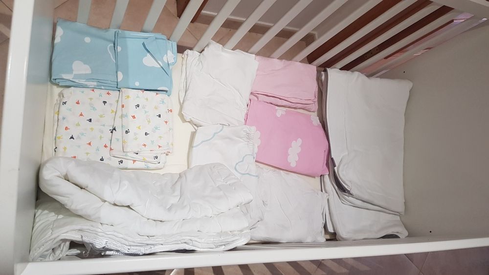 Berço com 3 gavetas com colchão edredao e lençóis