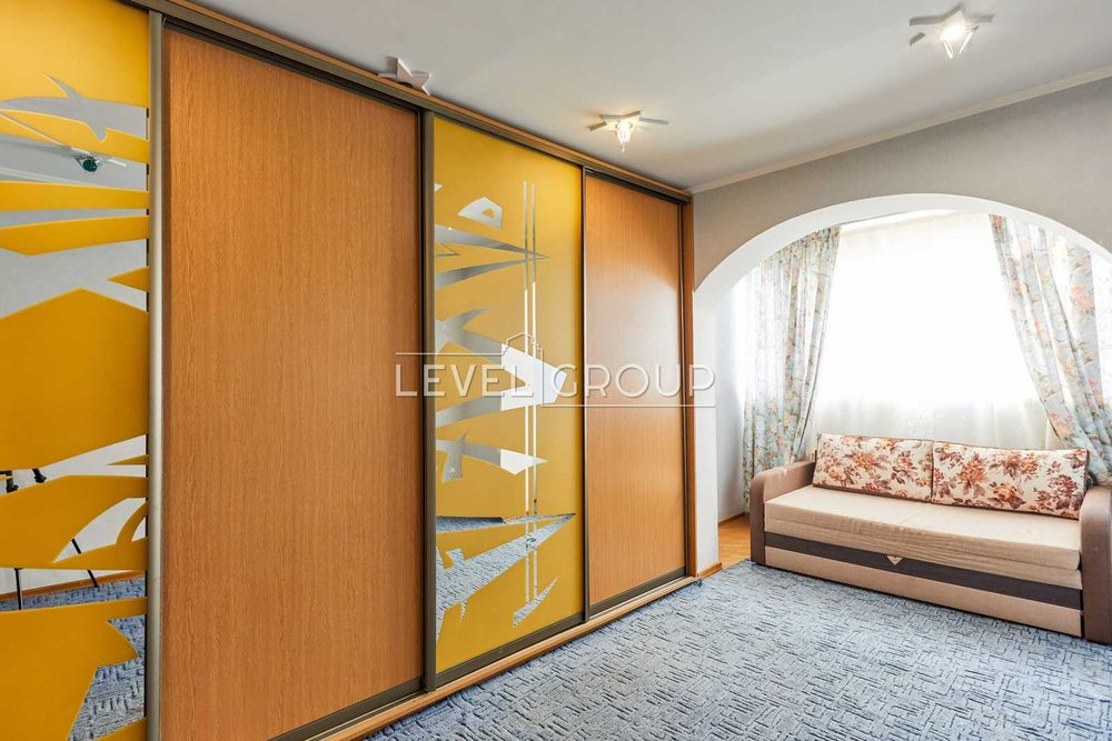 Продаж 3-кімнатної квартири з ремонтом вул. Анни Ахматової