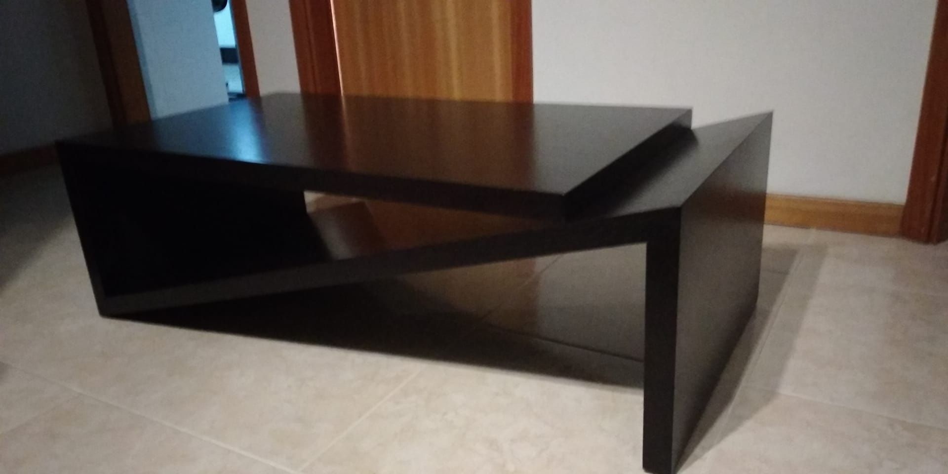 Mesa de centro em wengue