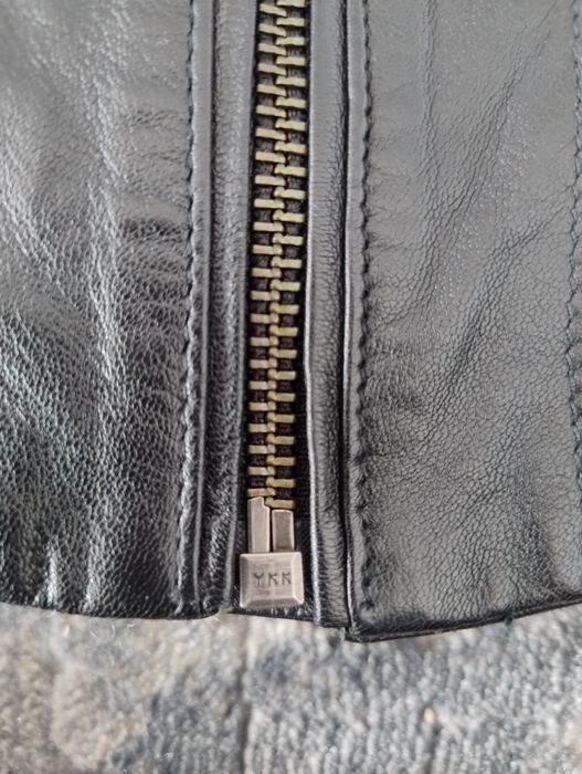 Czarna kurtka skórzana taliowana damska Ochnik r. S