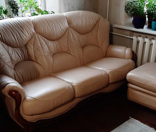 Итальянский кожаный диван и пуфик