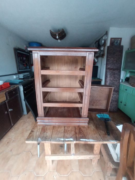 Mesa de cabeceira em madeira