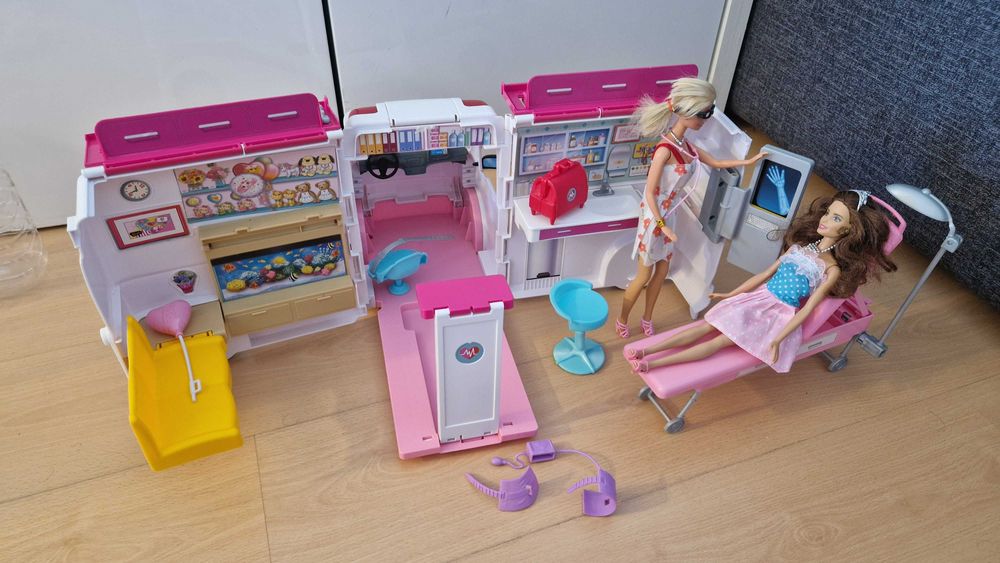 Barbie – Ambulância (3+)
