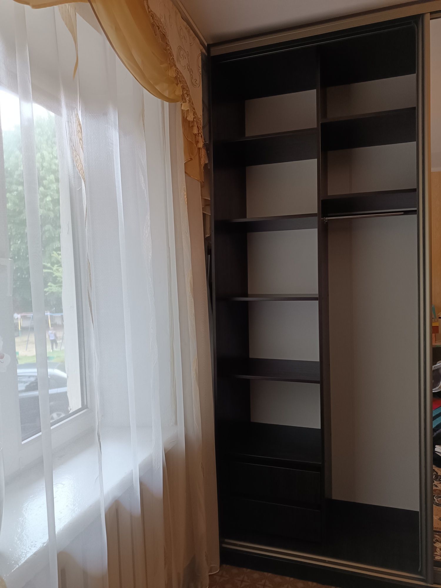 Продам шафу-купе в хорошому стані