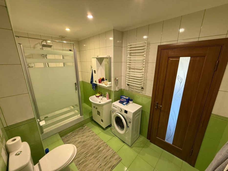 Продам квартиру в новобудові з меблями та технікою