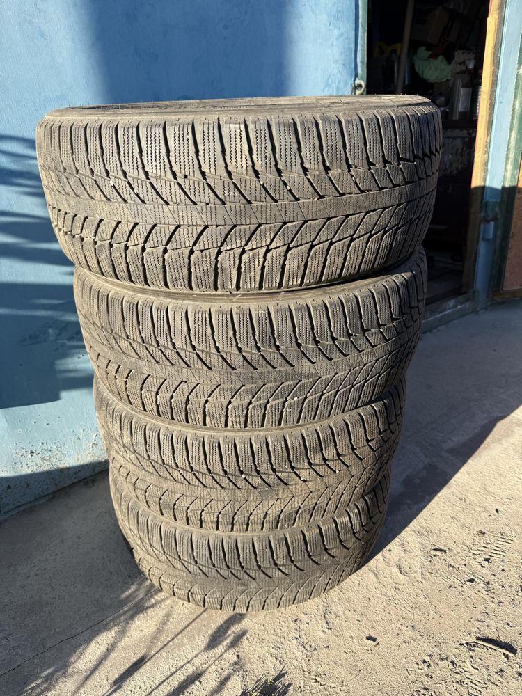 Зимняя резина Triangle Snowlink 235/50/R18 в Отличном состоянии