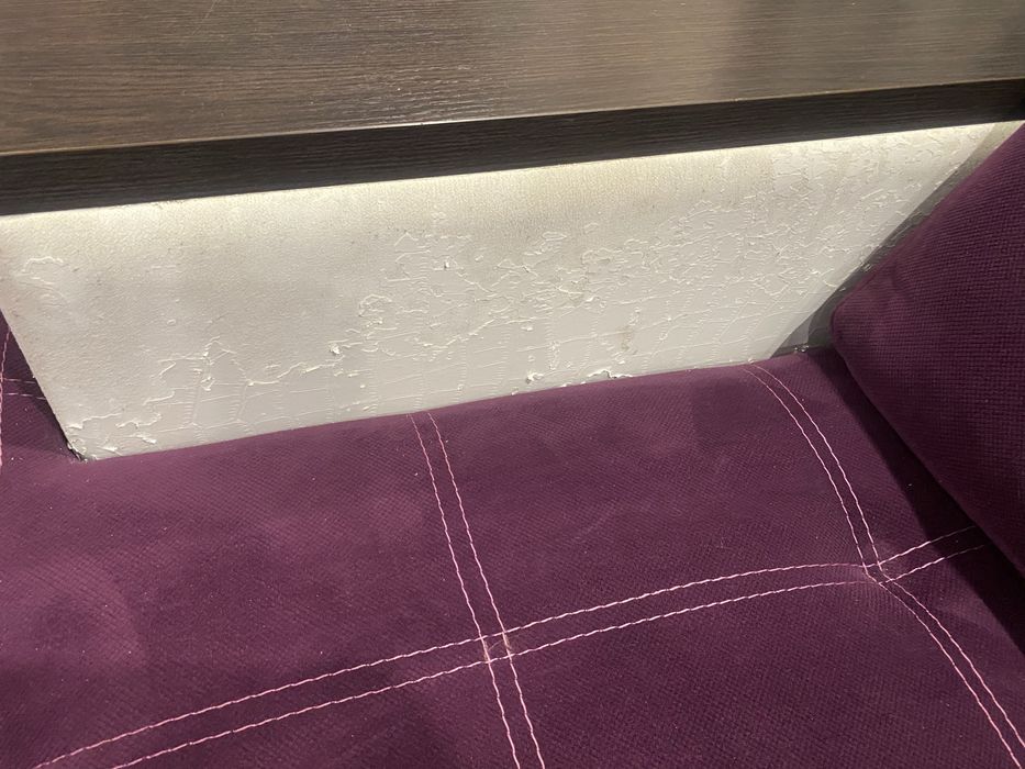 Угловой диван со столом