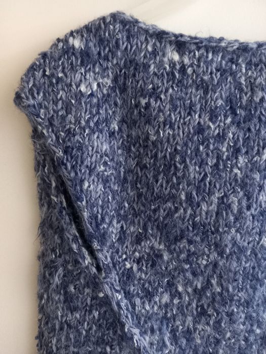 Жіноча сучасна тепла в'язана жилетка