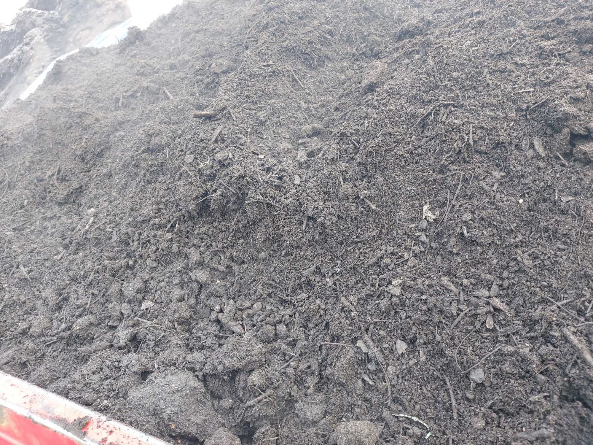 Kompost organiczny, podłoże ogrodowe, kompost do ogrodu warzywa zieleń