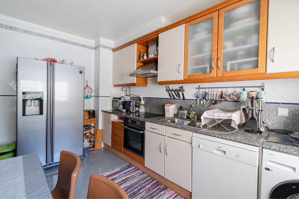 Apartamento T3 usado c/parqueamento e arrecadação