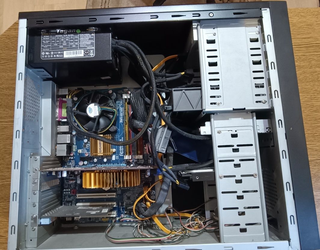 Komputer PC stacjonarny