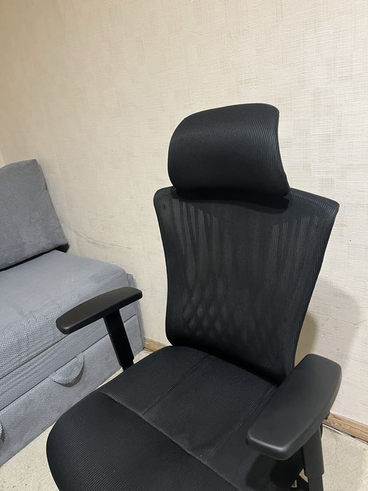Офісне крісло, підходить для геймингу,