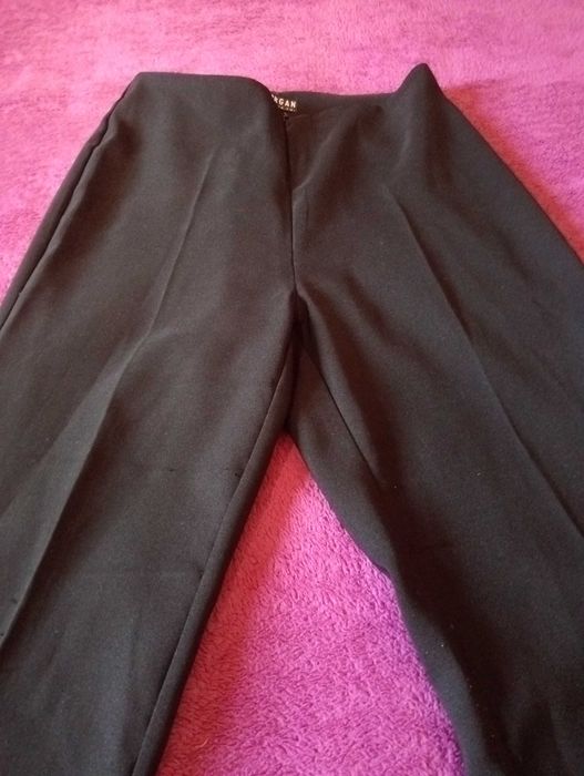 Calças clássicas cor preta