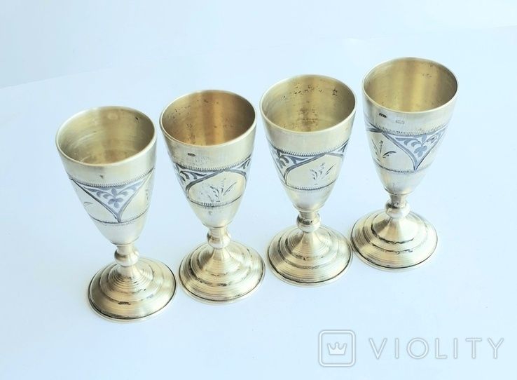 Серебряные рюмки. Узор. Резьба. Золочение. Чернь.  СССР. Осетия. 1974.