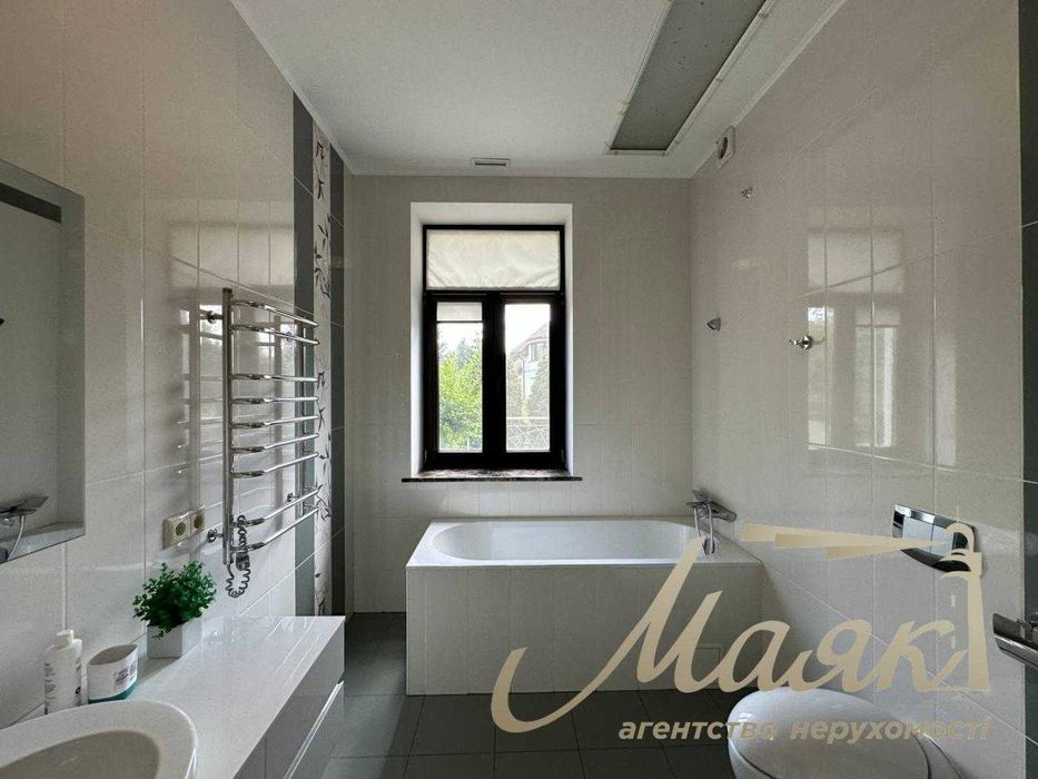 Оренда резиденції з двох будинків на 60 сотках землі в Хуторі Мригі