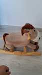 Cavalo baloiço criança