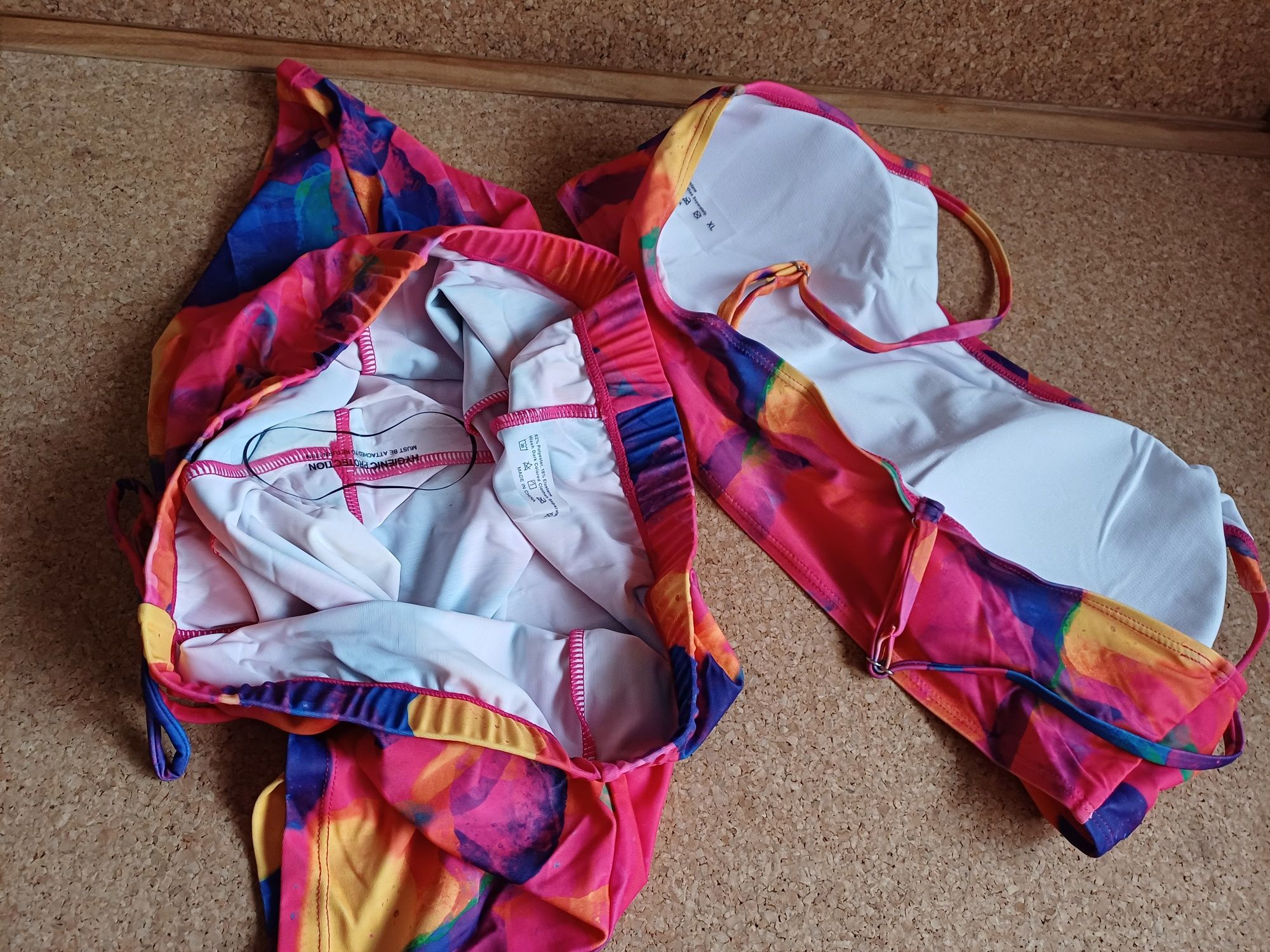 Biquini/ fato de banho/tankini tamanho XL.
Novo.
